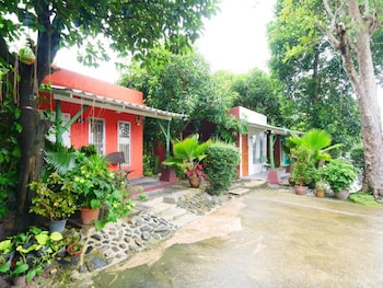 forest bungalows and mamas restaurant