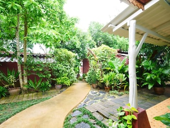 forest bungalows and mamas restaurant
