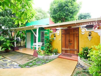 forest bungalows and mamas restaurant
