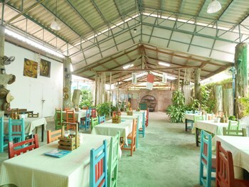 forest bungalows and mamas restaurant