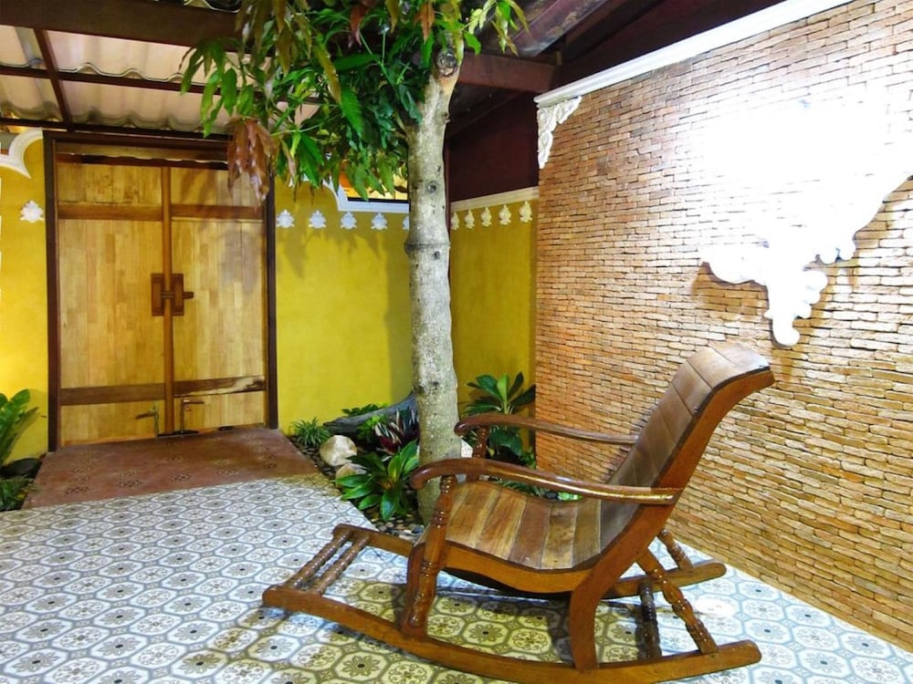 forest bungalows and mamas restaurant