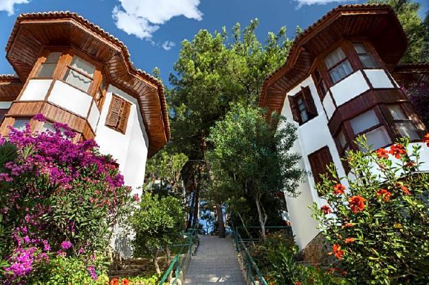 club and hotel letoonia