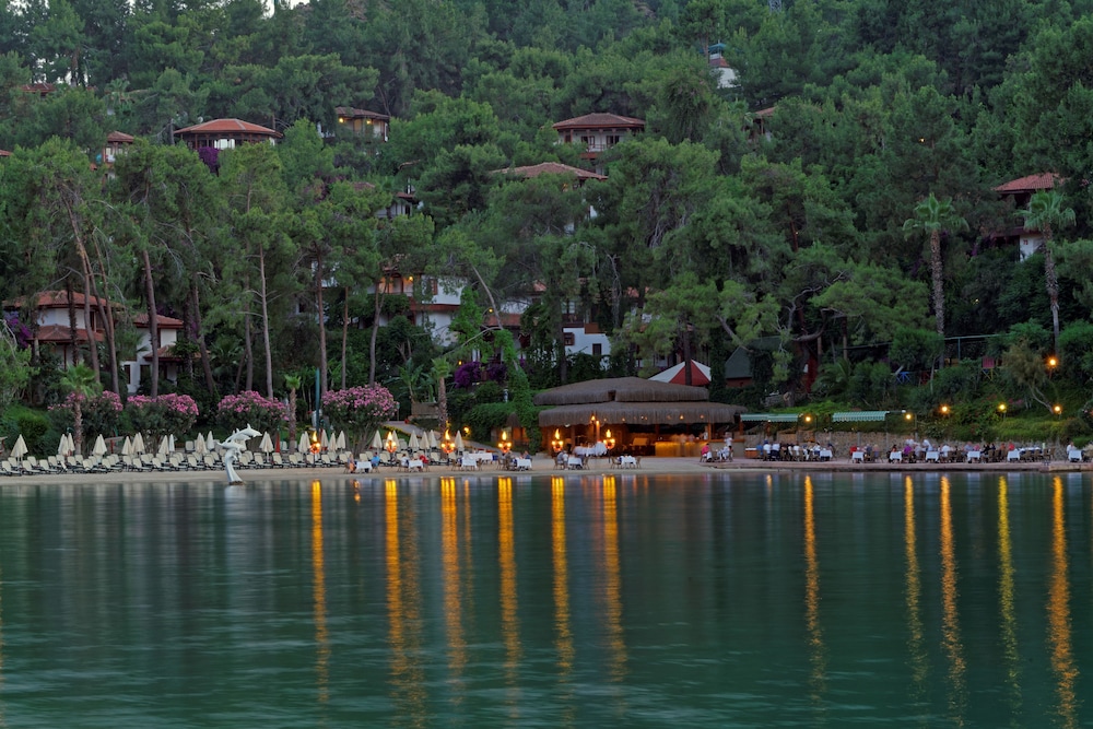 club and hotel letoonia