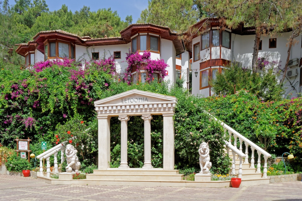 club and hotel letoonia