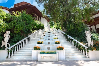 club and hotel letoonia