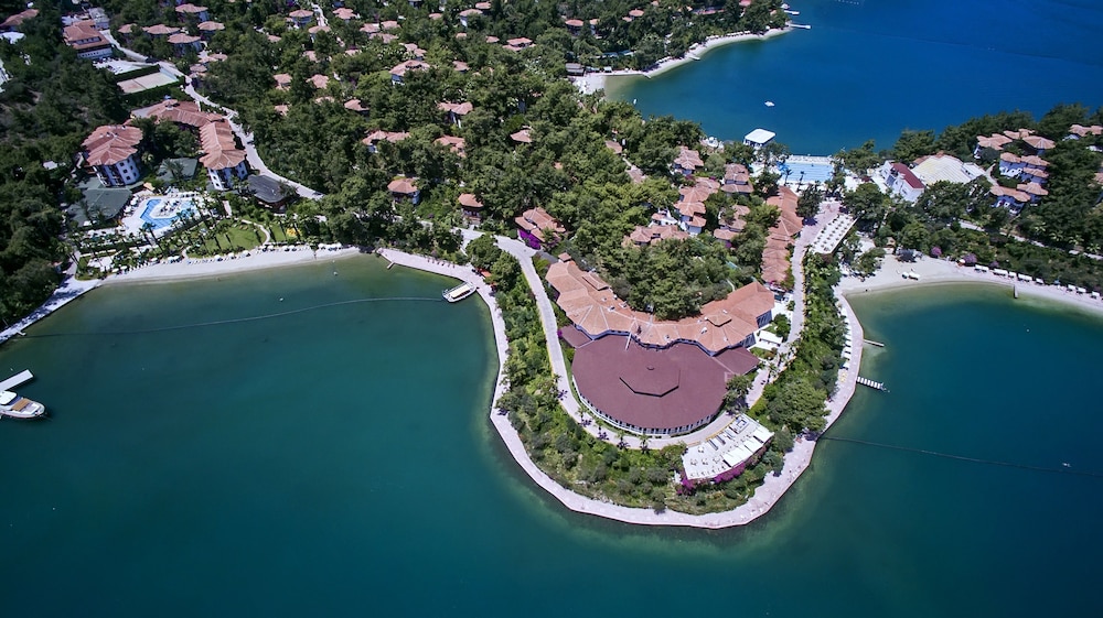 club and hotel letoonia