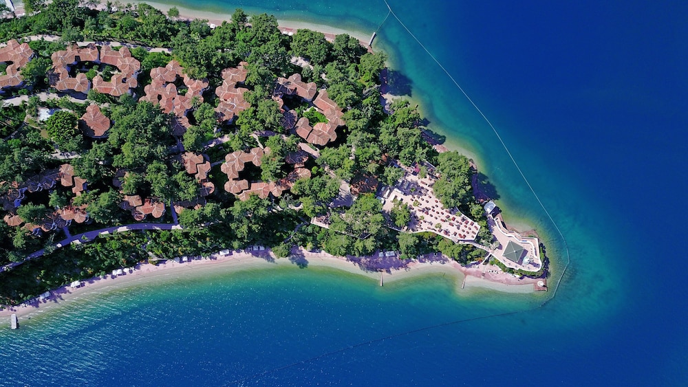 club and hotel letoonia