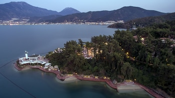 club and hotel letoonia