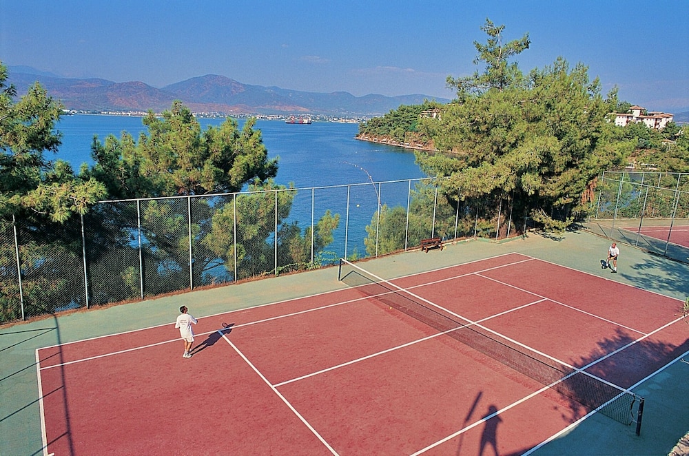 club and hotel letoonia
