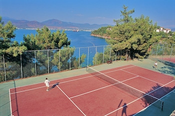 club and hotel letoonia