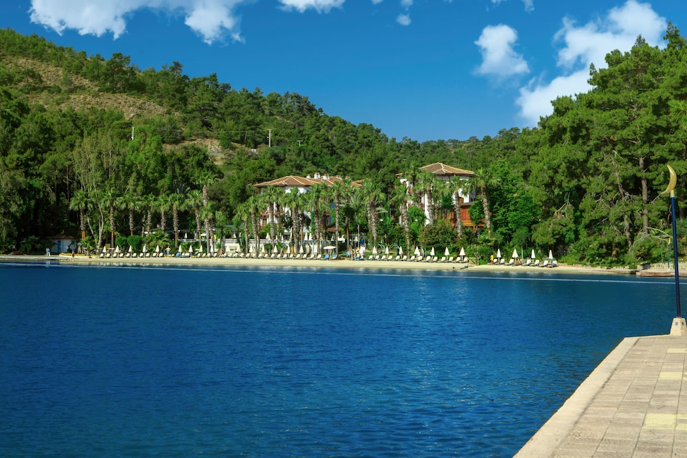 club and hotel letoonia