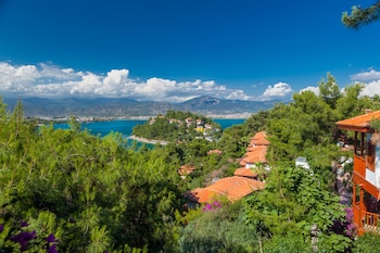 club and hotel letoonia