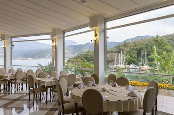 club and hotel letoonia