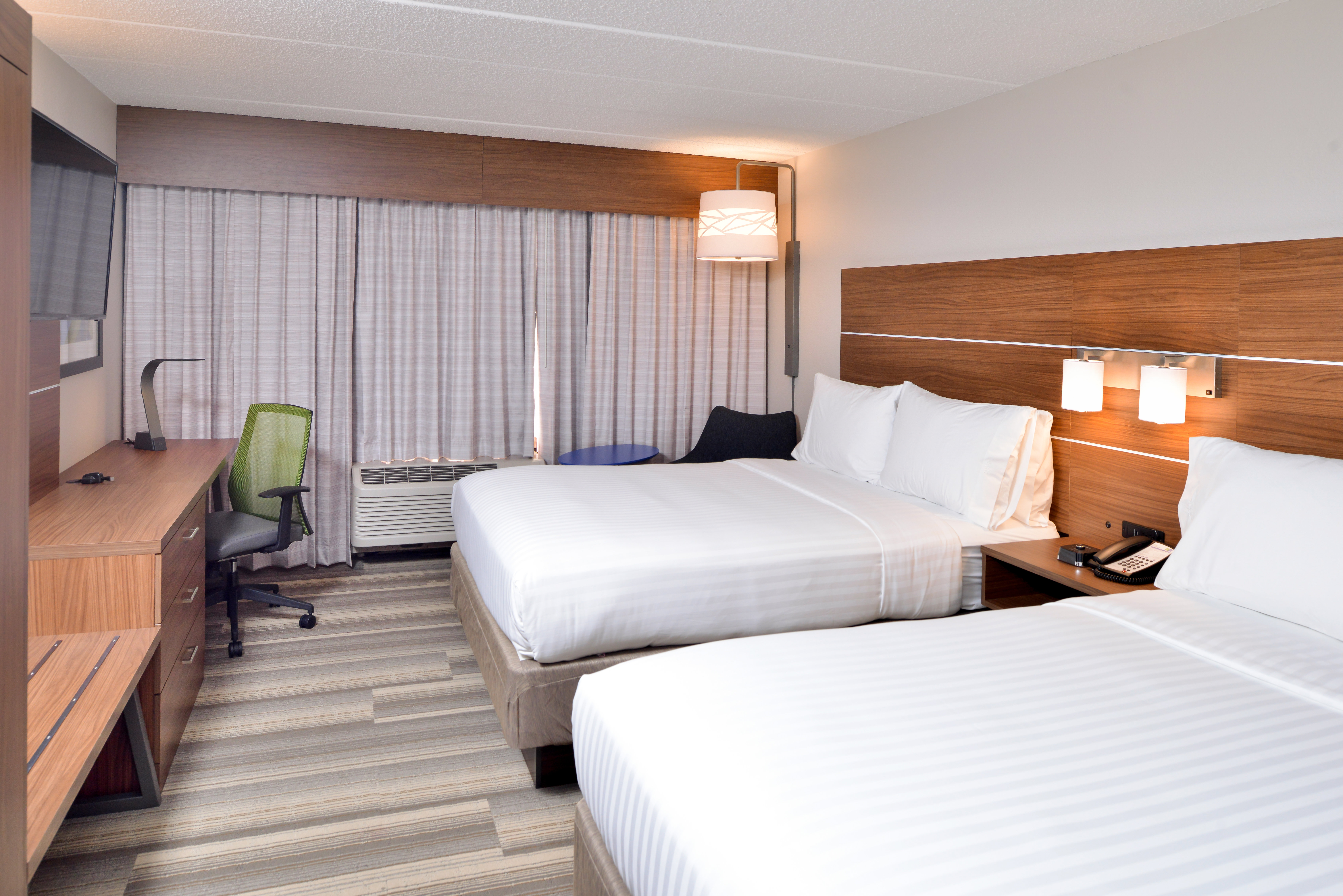 holiday inn express indianapolis dtown conv center