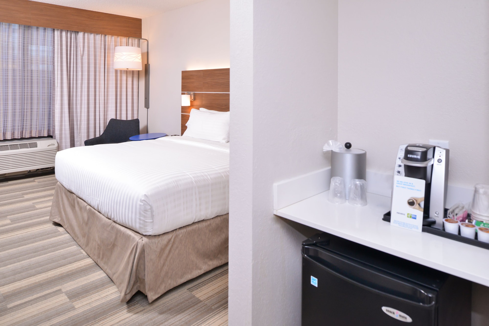 holiday inn express indianapolis dtown conv center