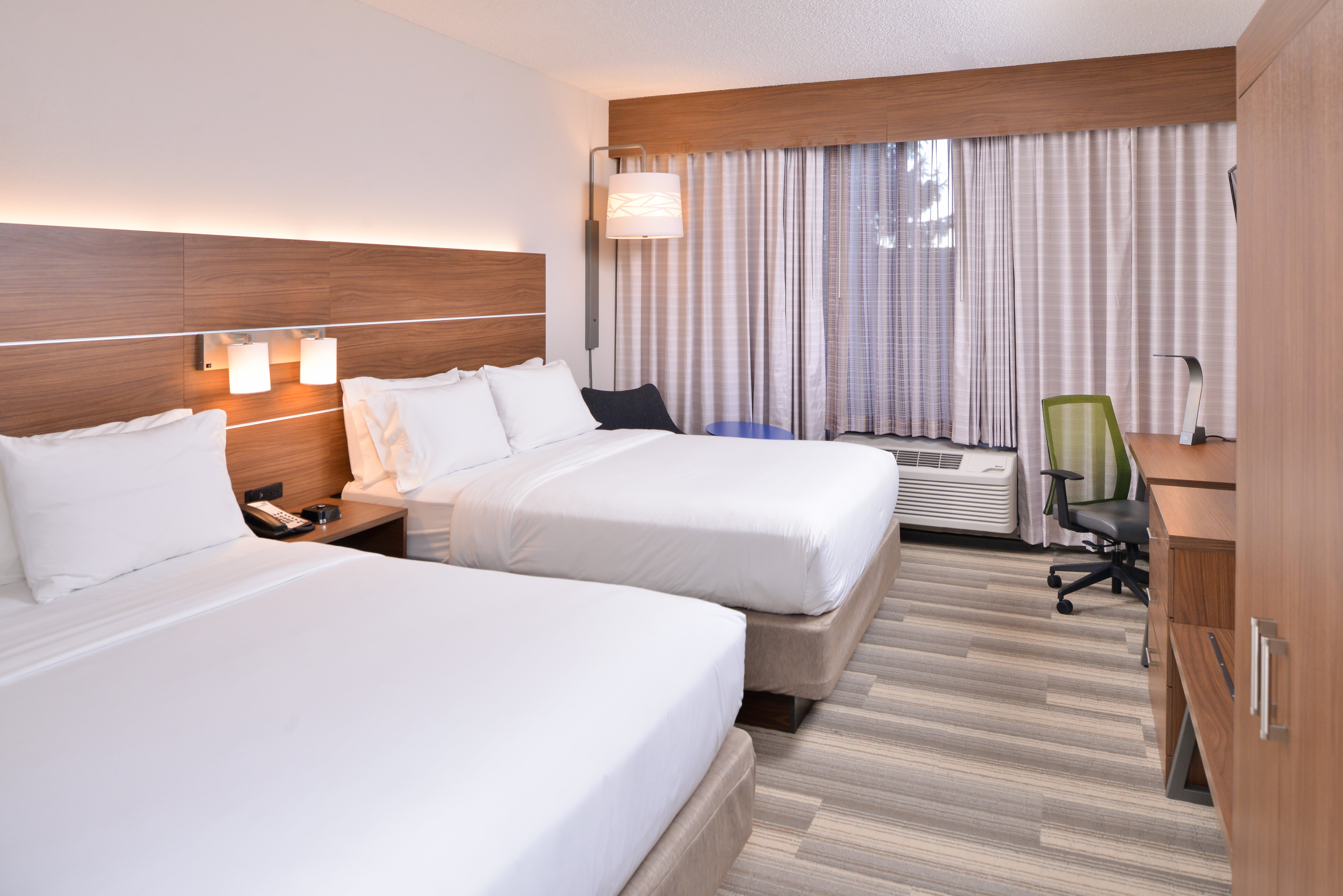 holiday inn express indianapolis dtown conv center