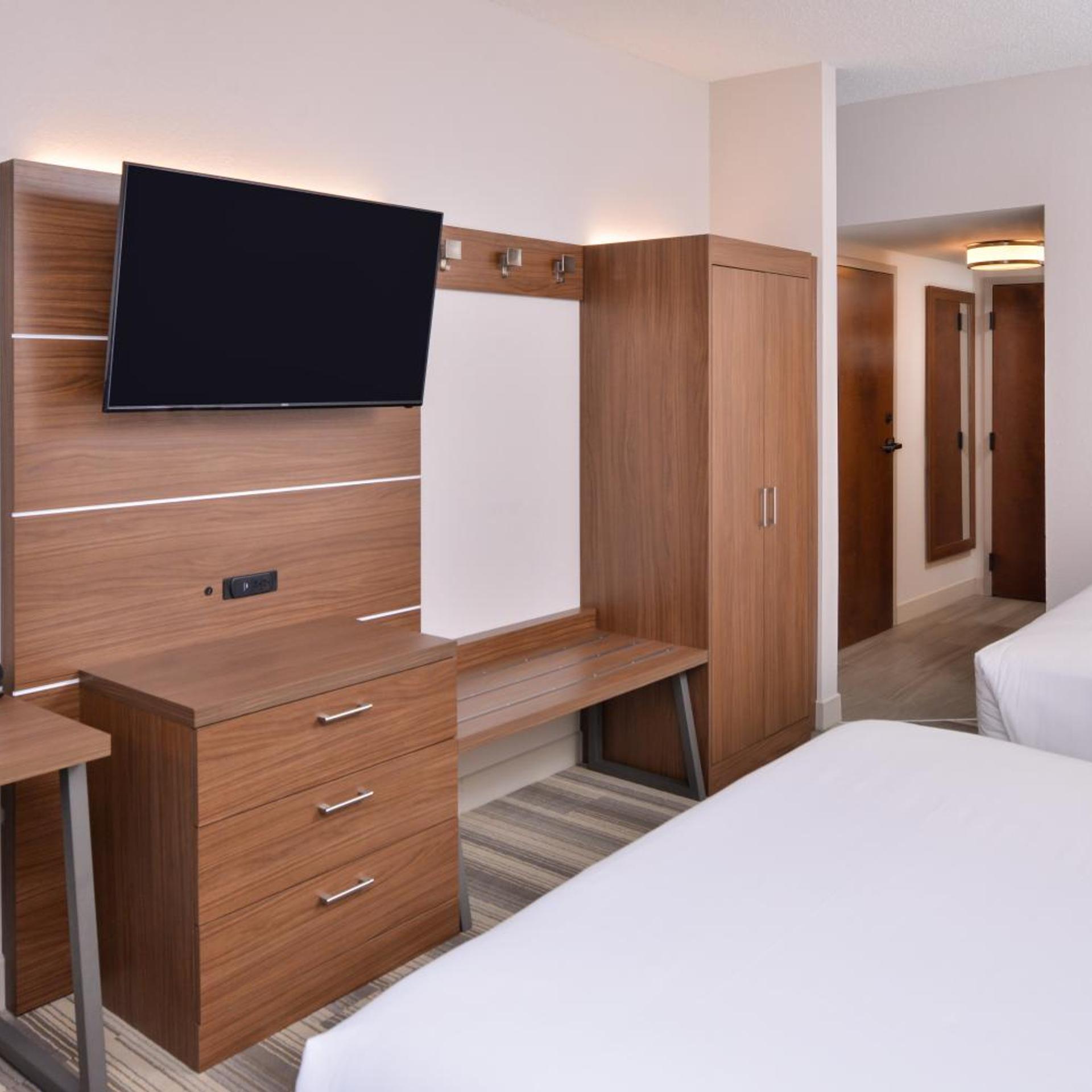 holiday inn express indianapolis dtown conv center