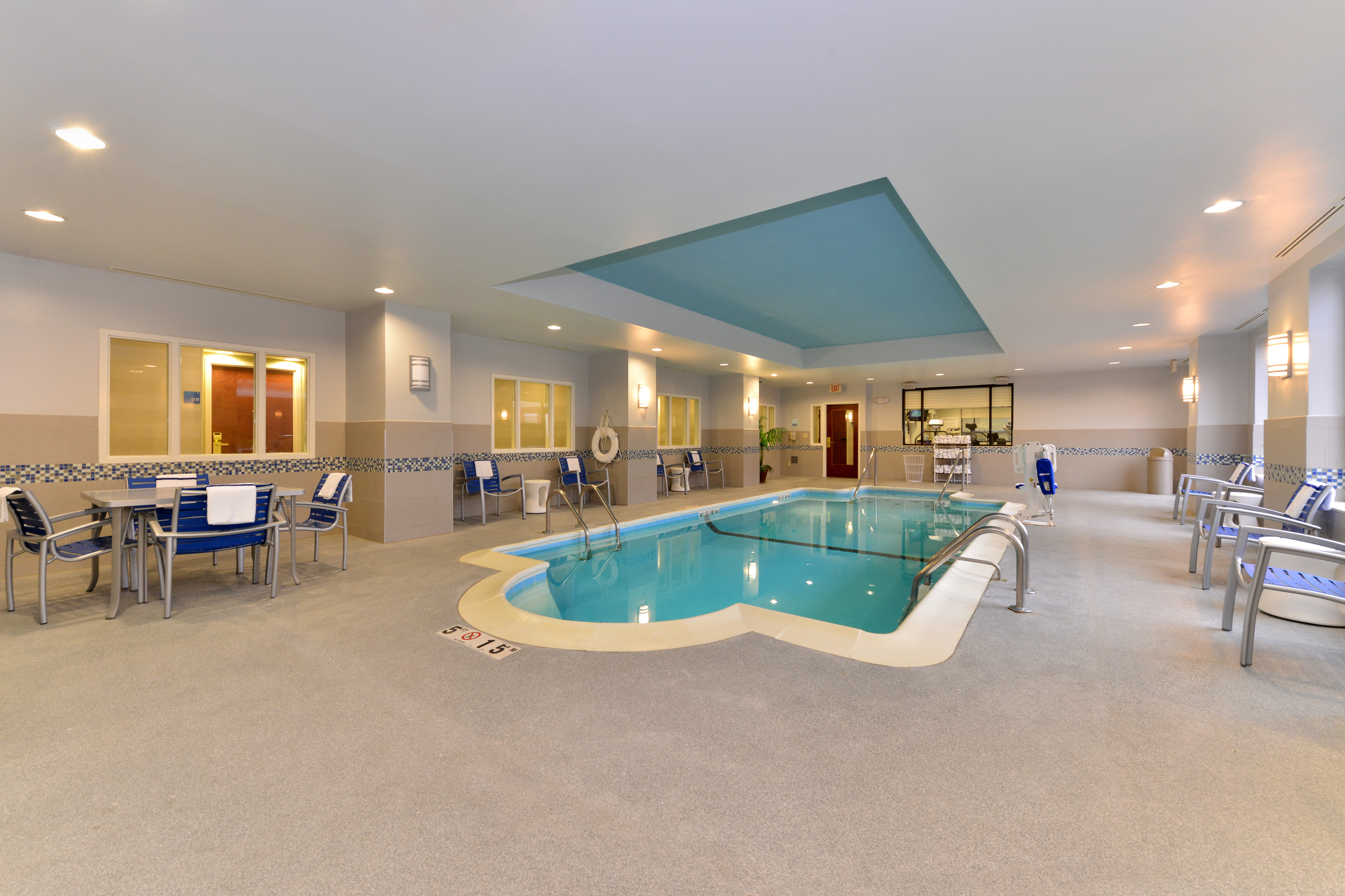 holiday inn express indianapolis dtown conv center