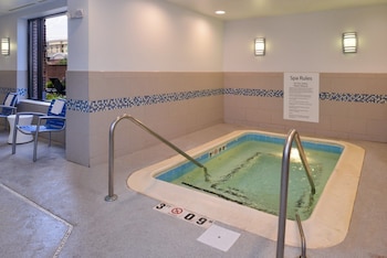 holiday inn express indianapolis dtown conv center