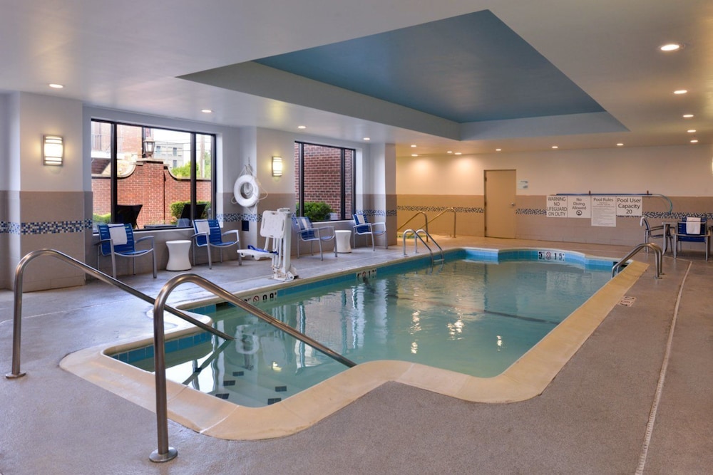 holiday inn express indianapolis dtown conv center