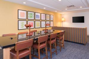 holiday inn express indianapolis dtown conv center