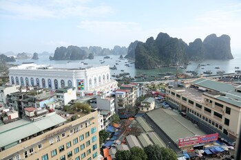 city bay palace hotel
