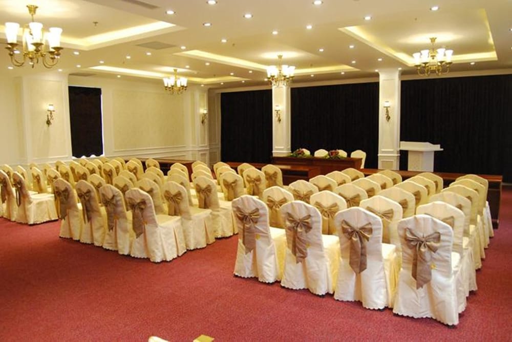 city bay palace hotel