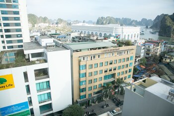 city bay palace hotel