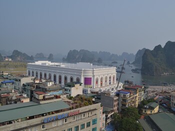 city bay palace hotel