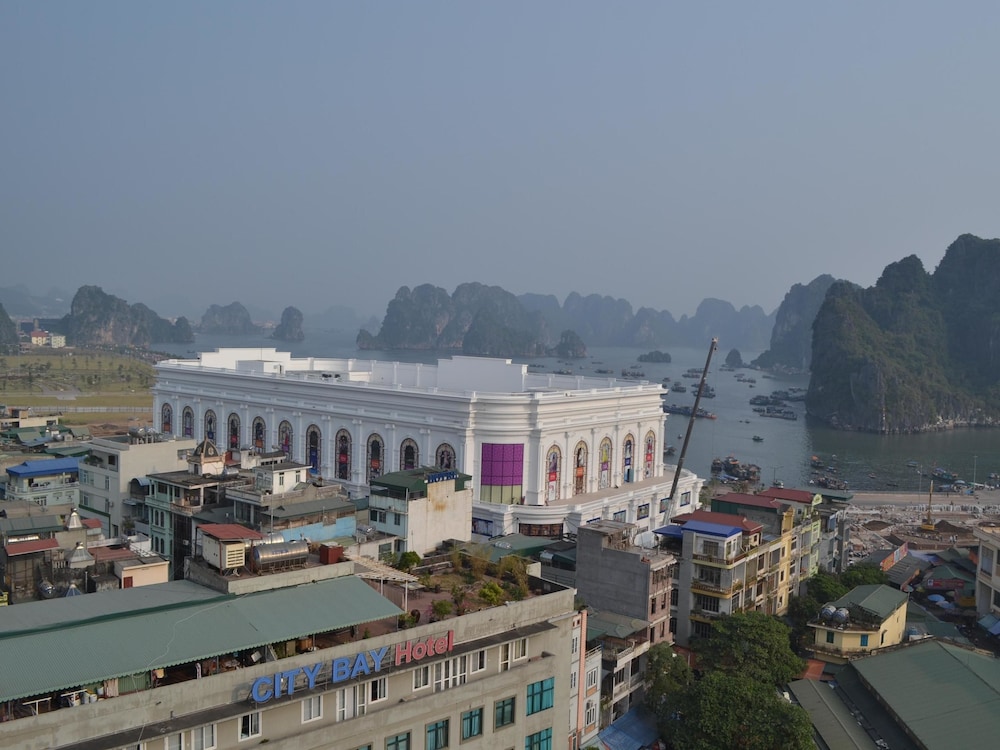 city bay palace hotel