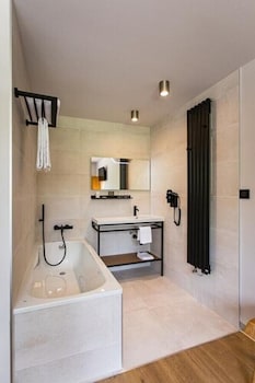 hotel louvree restaurant le 428