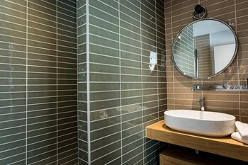 hotel louvree restaurant le 428