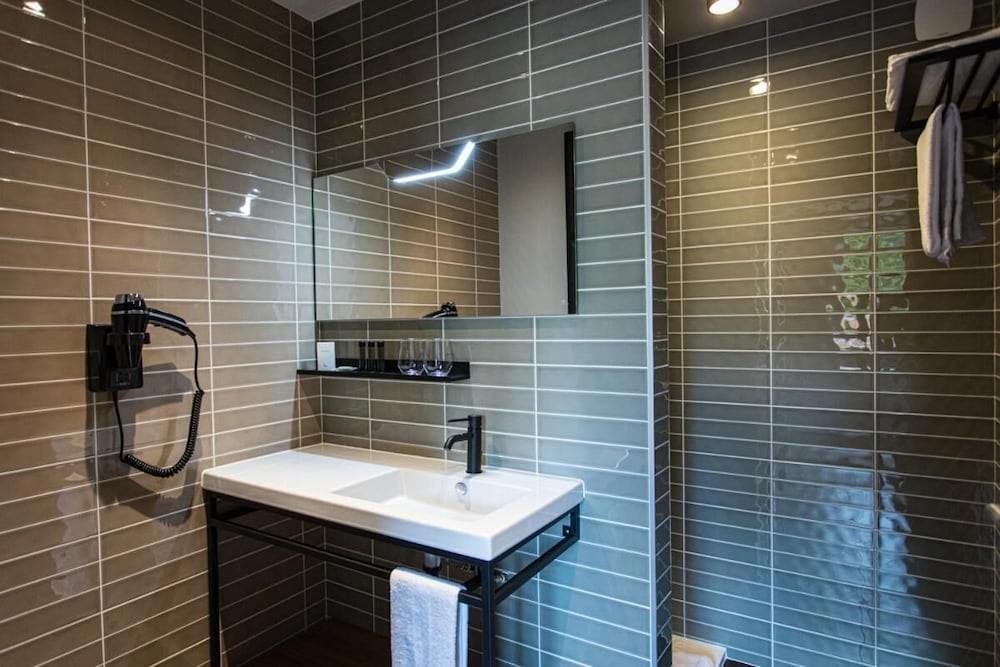 hotel louvree restaurant le 428