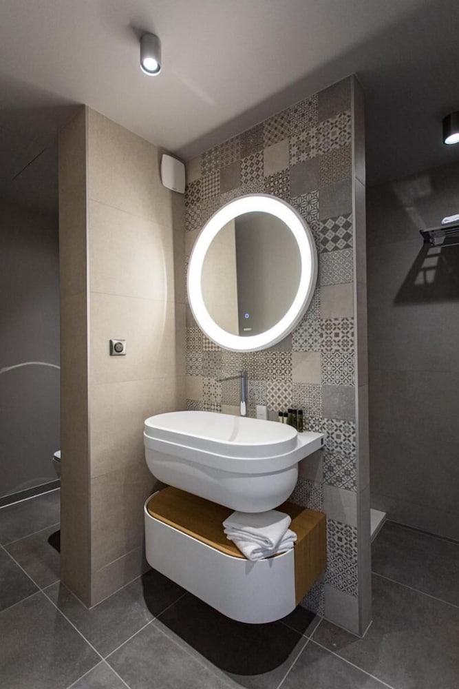 hotel louvree restaurant le 428