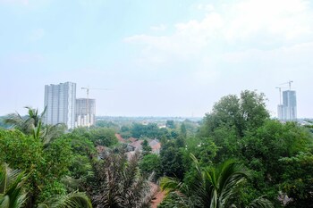 Brand New Studio Room At Bintaro Icon Apartment,Amethys 3Fl #06 Jl. Komp. Perkantoran 26,0 star
