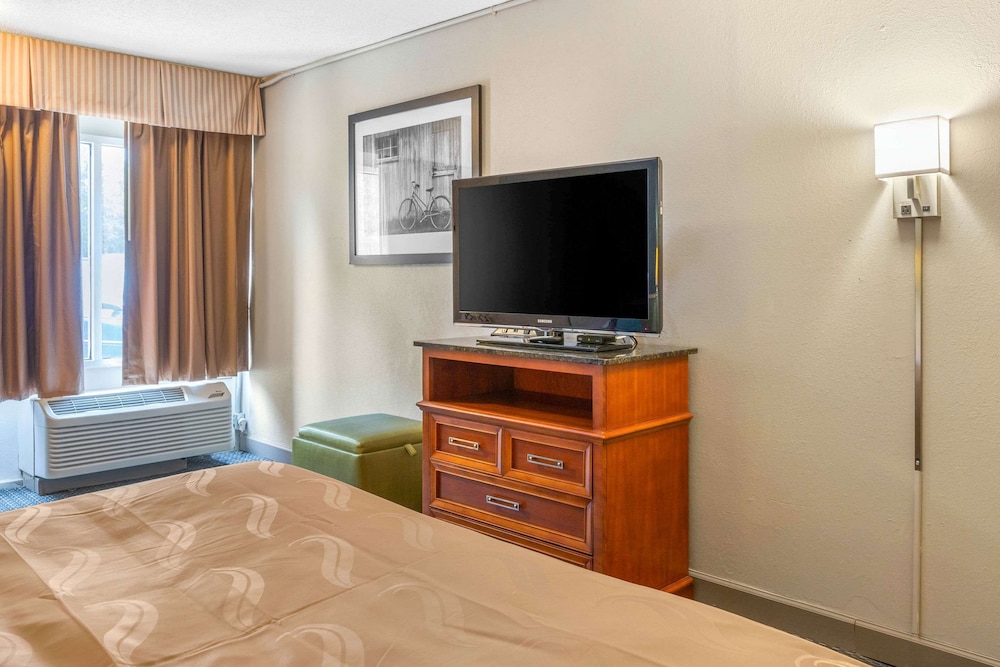 quality inn and suites apex holly springs