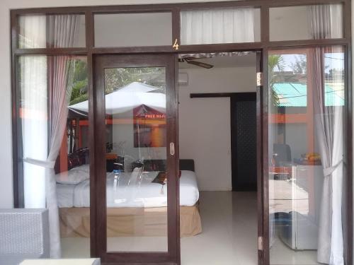 tropica gili hotel