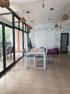 tropica gili hotel