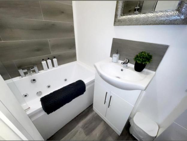 albert luxury hottub and jacuzzi apartments