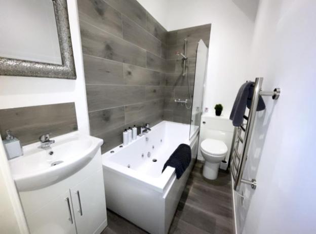 albert luxury hottub and jacuzzi apartments