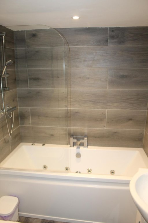 albert luxury hottub and jacuzzi apartments