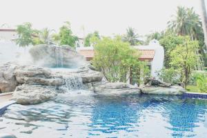 baan montra beach resort bankrut