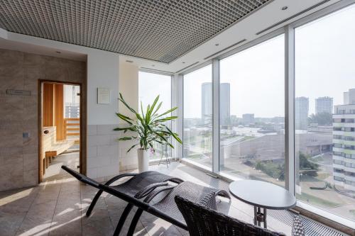 riga islande hotel with free parking