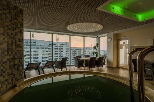 riga islande hotel with free parking