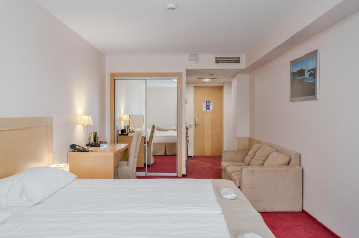 riga islande hotel with free parking