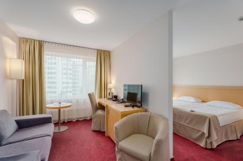 riga islande hotel with free parking