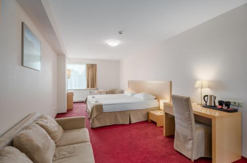 riga islande hotel with free parking