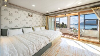 geoje marine castel pension