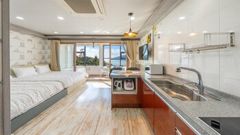 geoje marine castel pension