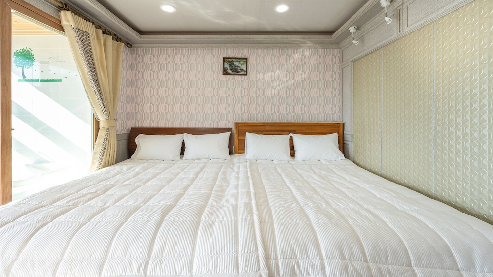 geoje marine castel pension